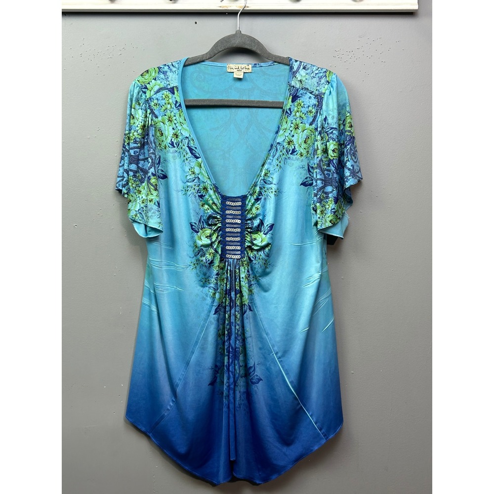 Live and Let Live Tunic Women 1X Blue Floral Ombre Sequin V-Neck Short Sleeve
